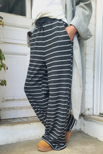 Charger l&#39;image dans la galerie, Pantalon jogg rayé gris

