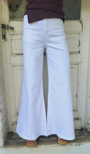 Charger l&#39;image dans la galerie, Jean flare blanc
