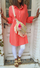 Charger l&#39;image dans la galerie, Chemise oversize eyes Corail / Blanc / Beige
