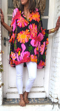 Charger l&#39;image dans la galerie, Chemise oversize flowers black
