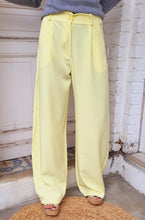Charger l&#39;image dans la galerie, Pantalon jaune pâle
