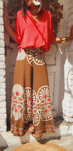 Charger l&#39;image dans la galerie, Pantalon arabesque camel

