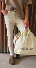 Charger l&#39;image dans la galerie, Pantalon slim beige
