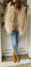Charger l&#39;image dans la galerie, Gilet bohême plumet
