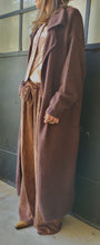 Charger l&#39;image dans la galerie, Gilet long ceinturé Noir / Chocolat / Beige chiné
