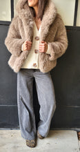 Charger l&#39;image dans la galerie, Blouson taupe fausse fourrure
