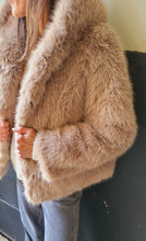 Charger l&#39;image dans la galerie, Blouson taupe fausse fourrure
