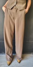 Charger l&#39;image dans la galerie, Pantalon tailleur moka
