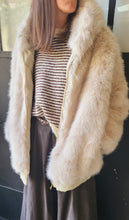 Charger l&#39;image dans la galerie, Blouson oversize capuche fourrure Beige / chocolat / Noir
