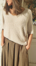 Charger l&#39;image dans la galerie, Pull poilu ultra doux Beige ou ocre
