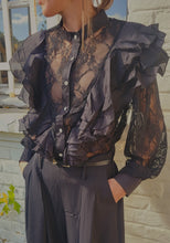 Charger l&#39;image dans la galerie, Chemise dentelle froufrou noire
