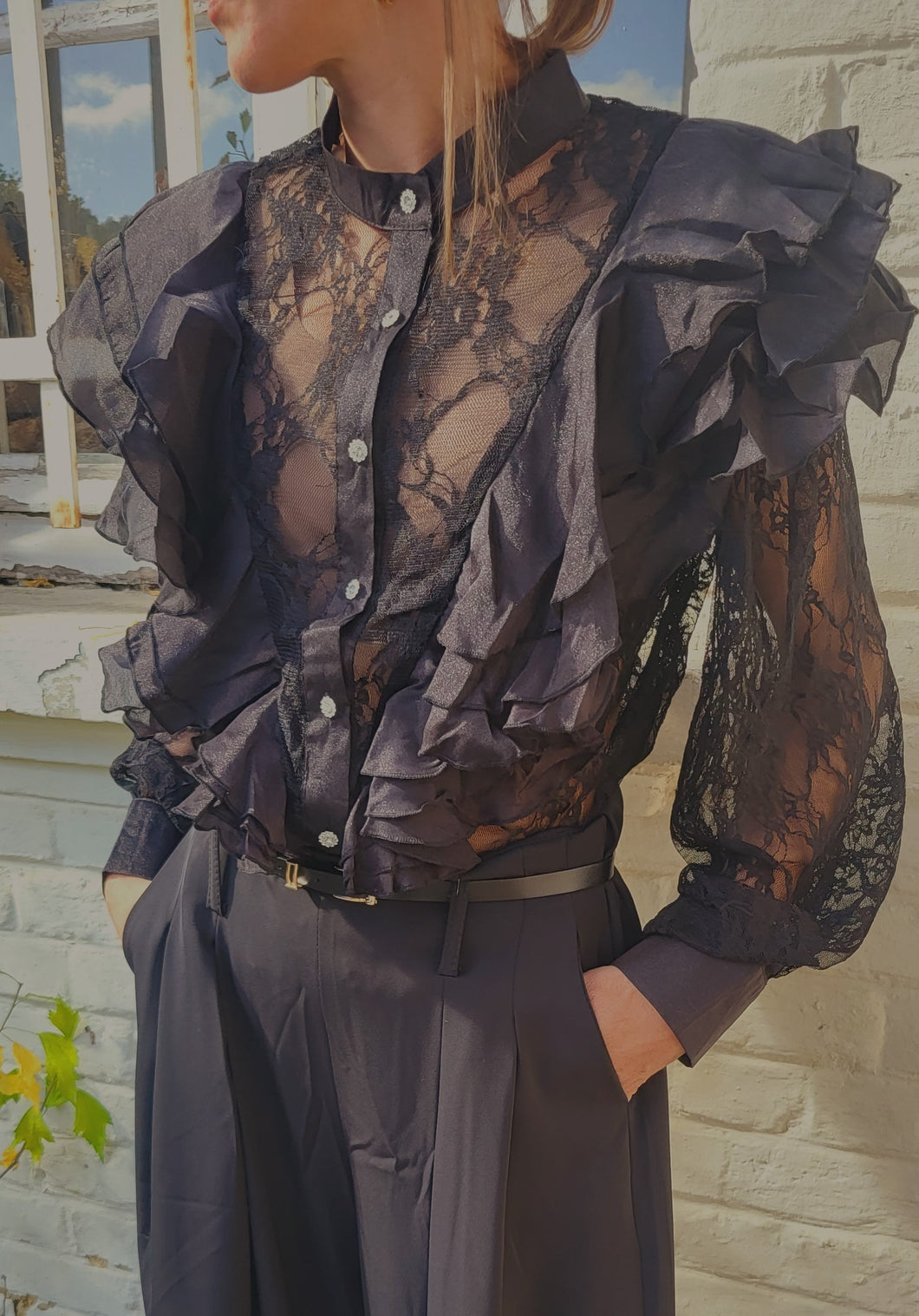 Chemise dentelle froufrou noire