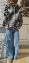 Charger l&#39;image dans la galerie, Gilet rayé sequins noirs
