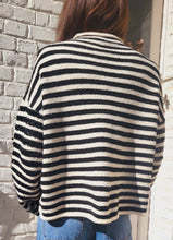 Charger l&#39;image dans la galerie, Gilet rayé sequins noirs
