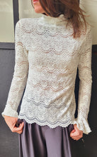 Charger l&#39;image dans la galerie, Haut dentelle écru  / Noir
