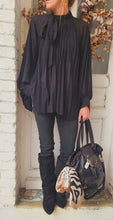 Charger l&#39;image dans la galerie, Tunique plissée noire ou beige
