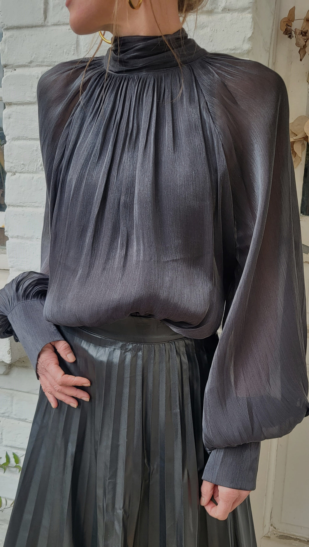 Blouse irisée noire