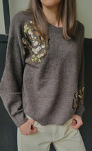 Charger l&#39;image dans la galerie, Pull chocolat sequins gold
