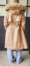Charger l&#39;image dans la galerie, Parka fourrée beige
