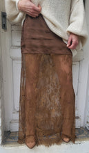 Charger l&#39;image dans la galerie, Jupe longue dentelle chocolat
