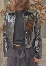 Charger l'image dans la galerie, Veste courte vernie
