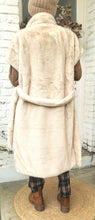 Charger l&#39;image dans la galerie, Veste doudou sans manche beige
