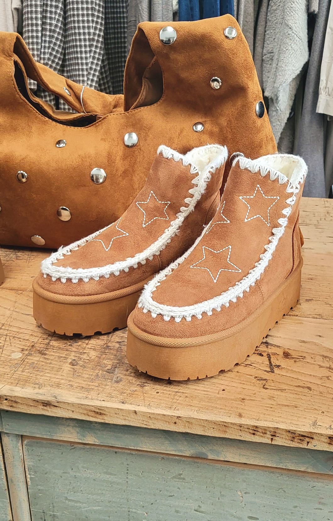 Boots fourrées étoile camel