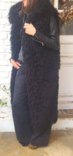 Charger l'image dans la galerie, Veste longue poils frisés Noire
