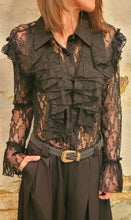 Charger l'image dans la galerie, Chemisier jabot dentelle noir
