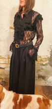 Charger l'image dans la galerie, Chemisier jabot dentelle noir
