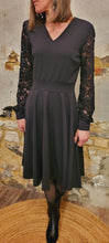 Charger l'image dans la galerie, Robe courte manche longue dentelle
