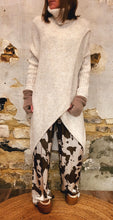 Charger l'image dans la galerie, Pull col roulé destructuré Beige  / Noir / Taupe
