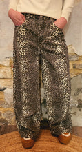 Charger l'image dans la galerie, Pantalon imprimé léo
