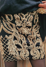 Charger l&#39;image dans la galerie, Jupe courte sequins dorés
