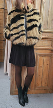 Charger l&#39;image dans la galerie, Blouson zébré choco noir fausse fourrure
