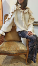 Charger l'image dans la galerie, Pull maille écru volants

