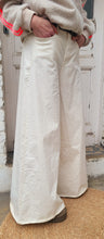 Charger l'image dans la galerie, Pantalon toile beige large
