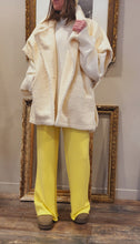 Charger l'image dans la galerie, Pantalon maille jaune

