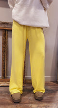 Charger l'image dans la galerie, Pantalon maille jaune

