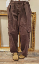 Charger l'image dans la galerie, Pantalon baggy chocolat
