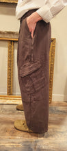 Charger l'image dans la galerie, Pantalon baggy chocolat
