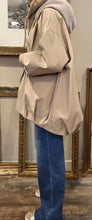 Charger l'image dans la galerie, Veste boutonnée boule beige

