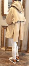 Charger l'image dans la galerie, Trench court sport chic Beige ou Kaki
