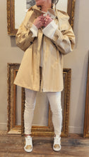Charger l'image dans la galerie, Trench court sport chic Beige ou Kaki
