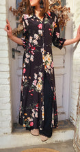 Charger l'image dans la galerie, Robe chemise fleurie noire
