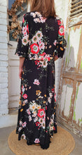 Charger l'image dans la galerie, Robe chemise fleurie noire
