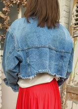 Charger l'image dans la galerie, Veste jean courte strass
