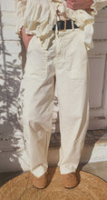 Charger l'image dans la galerie, Pantalon barrel beige
