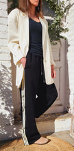 Charger l'image dans la galerie, Pantalon jogg noir bande écru
