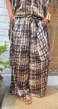 Charger l'image dans la galerie, Pantalon satiné tie and die gris
